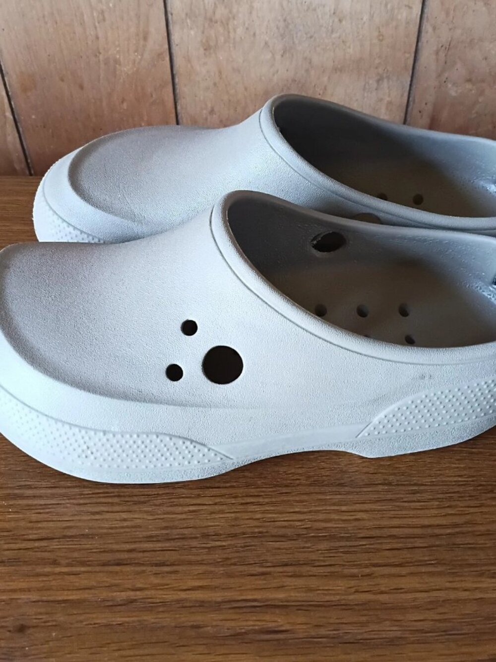 Crocs Classic Clogs Gray Women’s 8 Men’s 6 Slip On Comfort Shoes Lightweight EUC - Picture 5 of 6